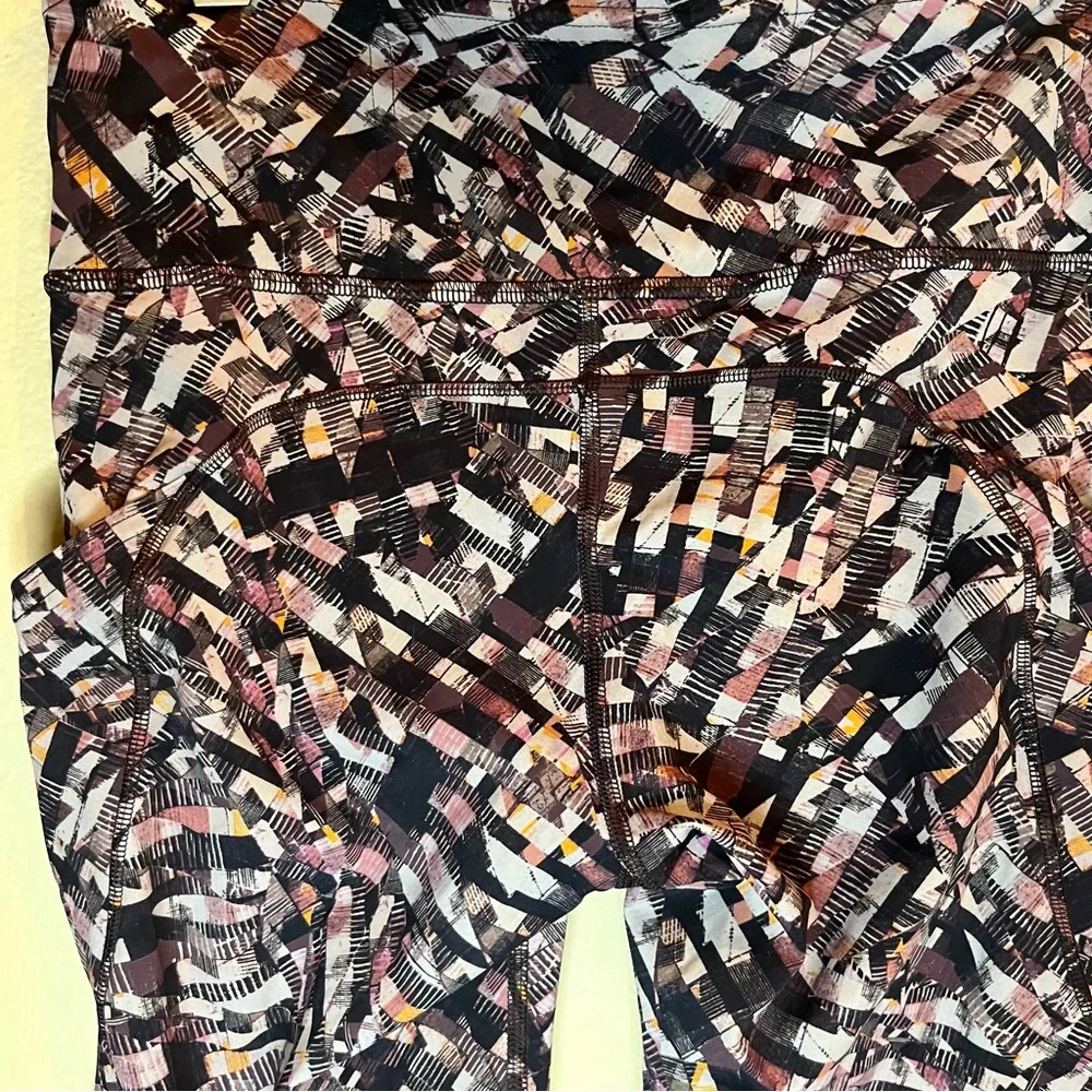 Lululemon Fast and Free‎ High Rise Cropped Leggings Size 6 Kaleidoscopic Pink